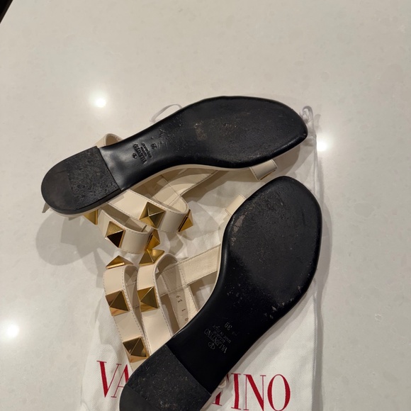 Valentino Garavani Roman Stud Flat Sandal - Picture 2 of 4